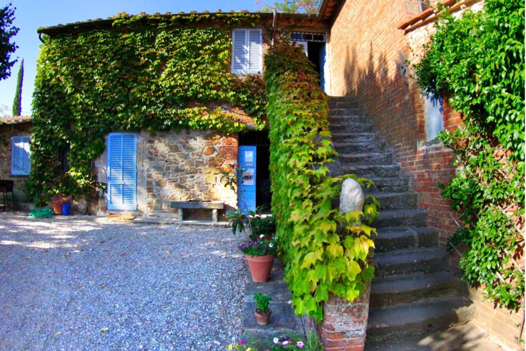 Fattoria Santa Vittoria Agroturismo *
